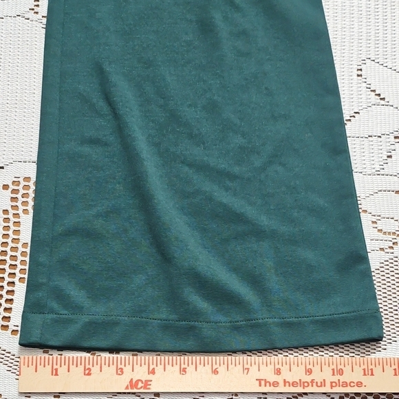 Travel Ready Green Two-Piece Pant Suit - Picture 9 of 16